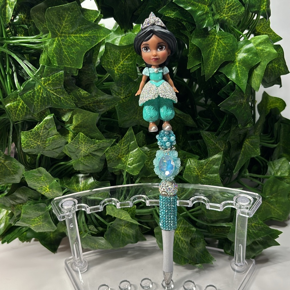 Disney Princess Mini Poseable Doll 3.5” Jasmin Pen with Glittering Dress. - Picture 3 of 3